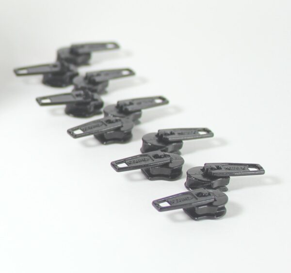 10 black zip sliders no3